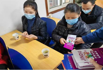 禁毒宣传进小区1.jpg 禁毒宣传进小区1.jpg